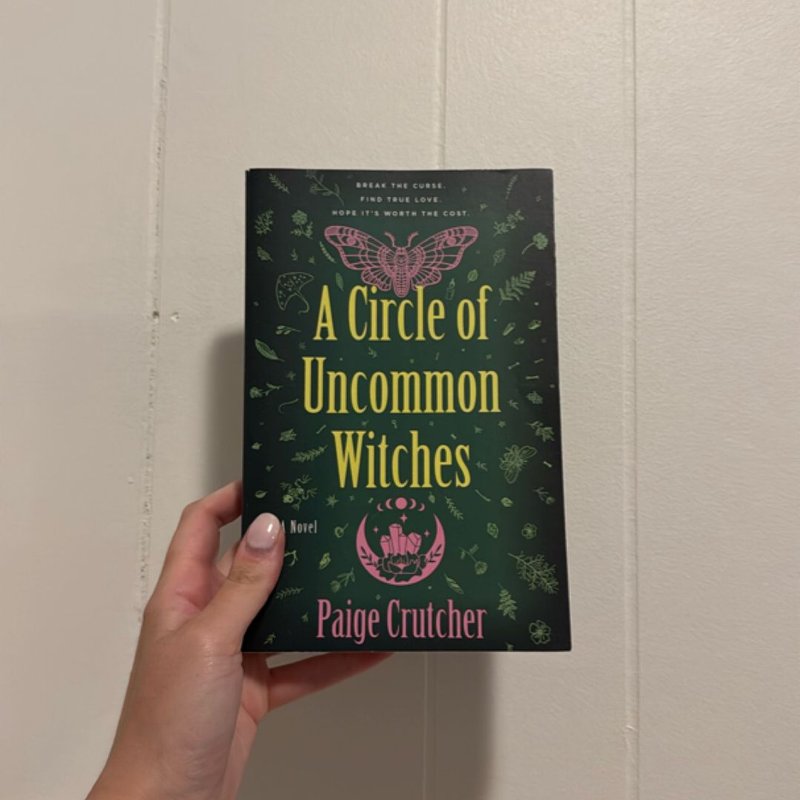 A Circle of Uncommon Witches by Paige Crutcher, Paperback | Pangobooks