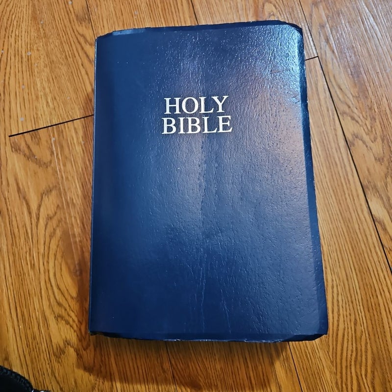 NIV Giant Print Reference Bible