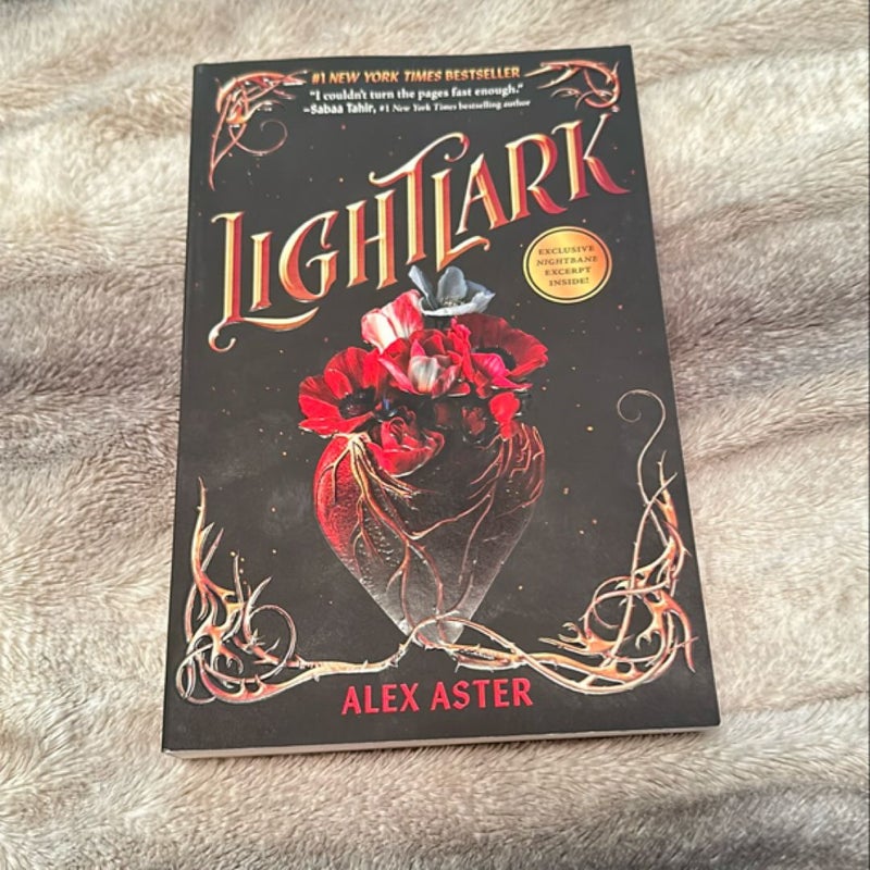 Lightlark (the Lightlark Saga Book 1)