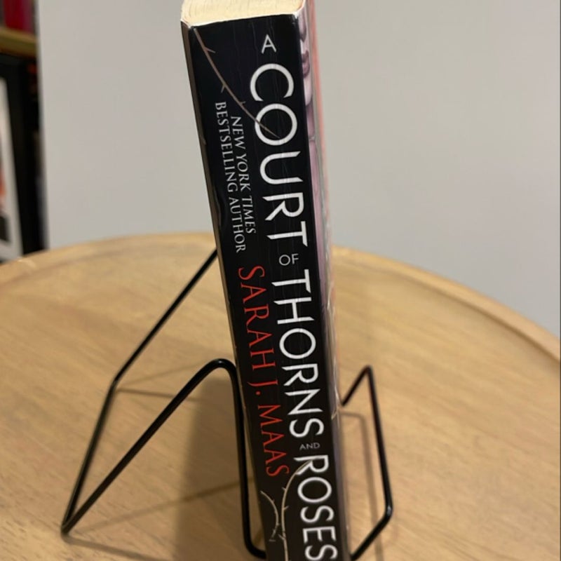 A Court of Thorns and Roses UK OOP