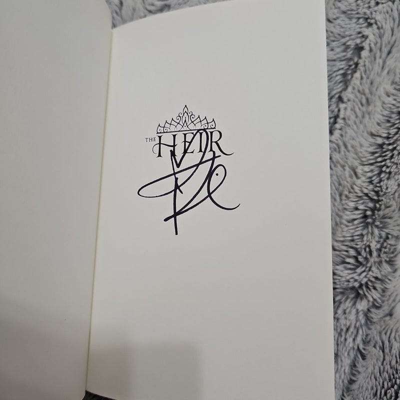 The Selection Series Books 1-4 (The Heir is signed)