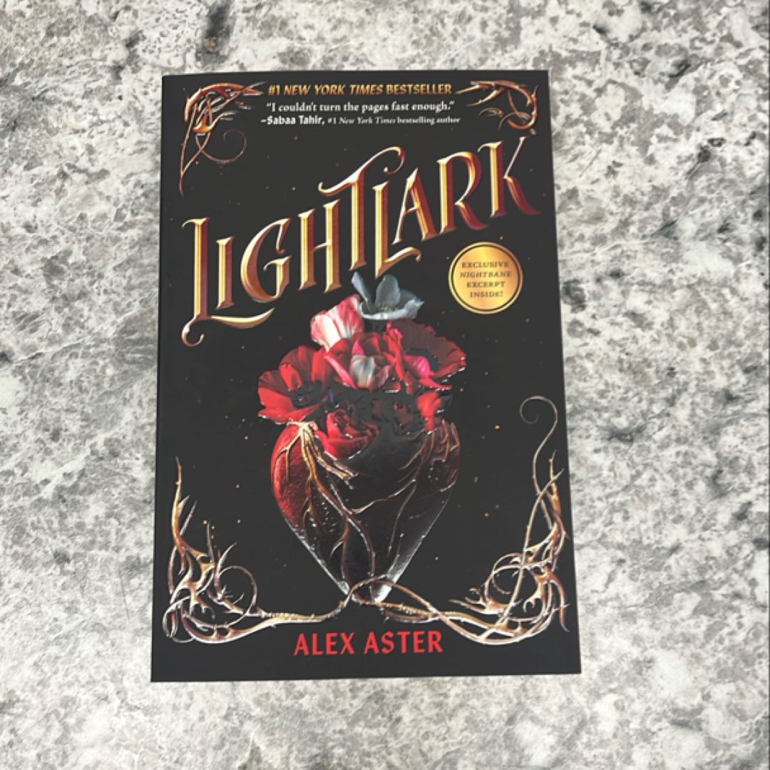 Lightlark (the Lightlark Saga Book 1)