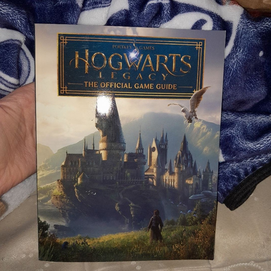 Hogwarts Legacy: The Official Game Guide (Companion Book) (Portkey Games):  Davies, Paul, Lewis, Kate: 9781338767650: : Books