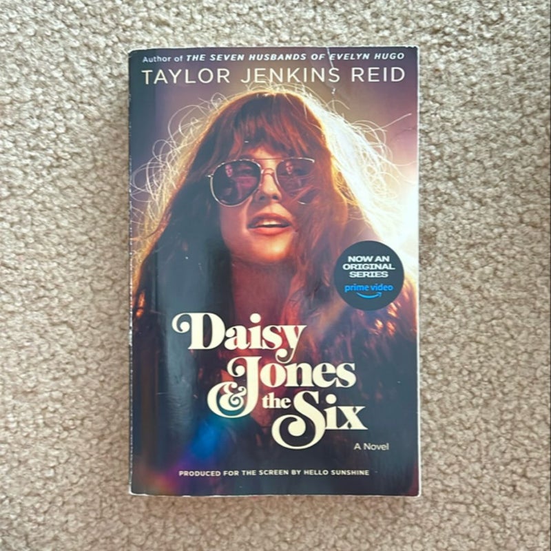 Daisy Jones and the Six (TV Tie-In Edition)