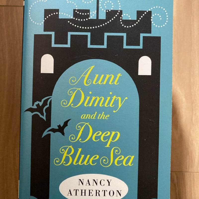 Aunt Dimity and the Deep Blue Sea