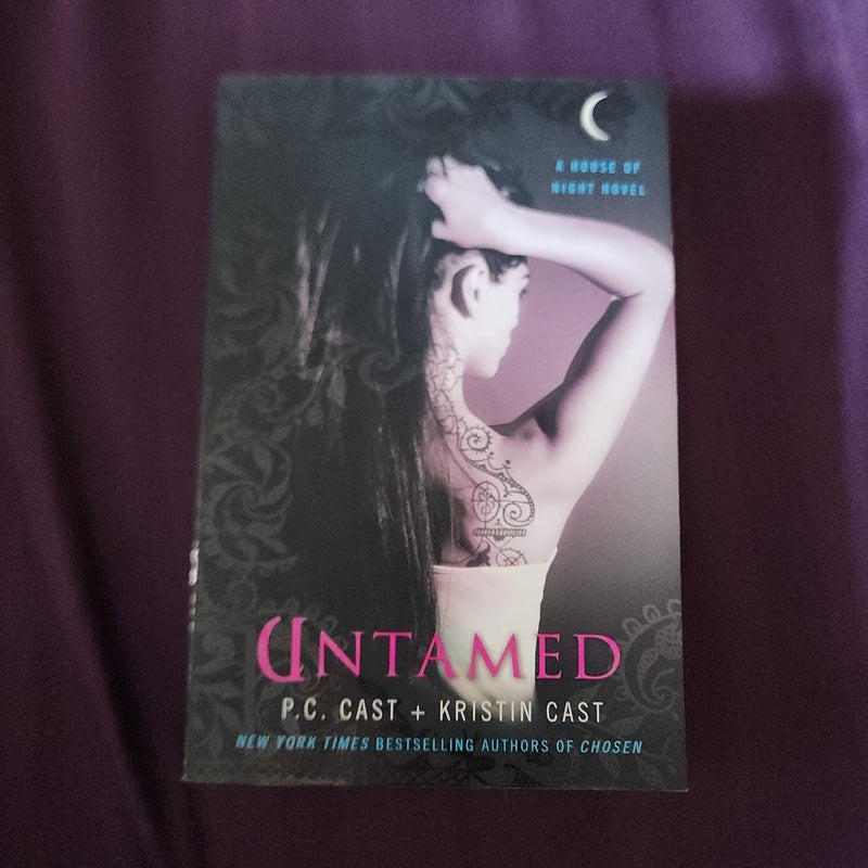 Chosen (House of Night, #3) by P.C. Cast