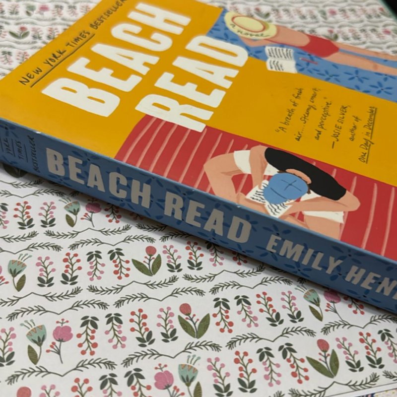 Beach Read by Emily Henry, Paperback | Pangobooks
