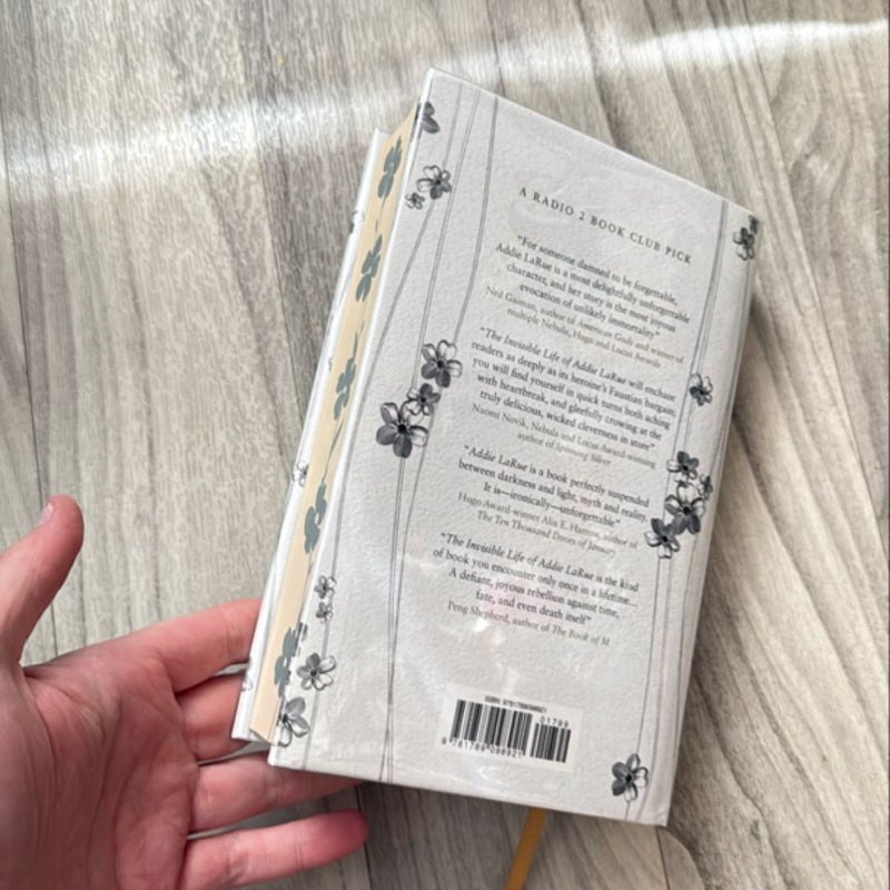 The Invisible Life of Addie Larue (SIGNED Special Edition)