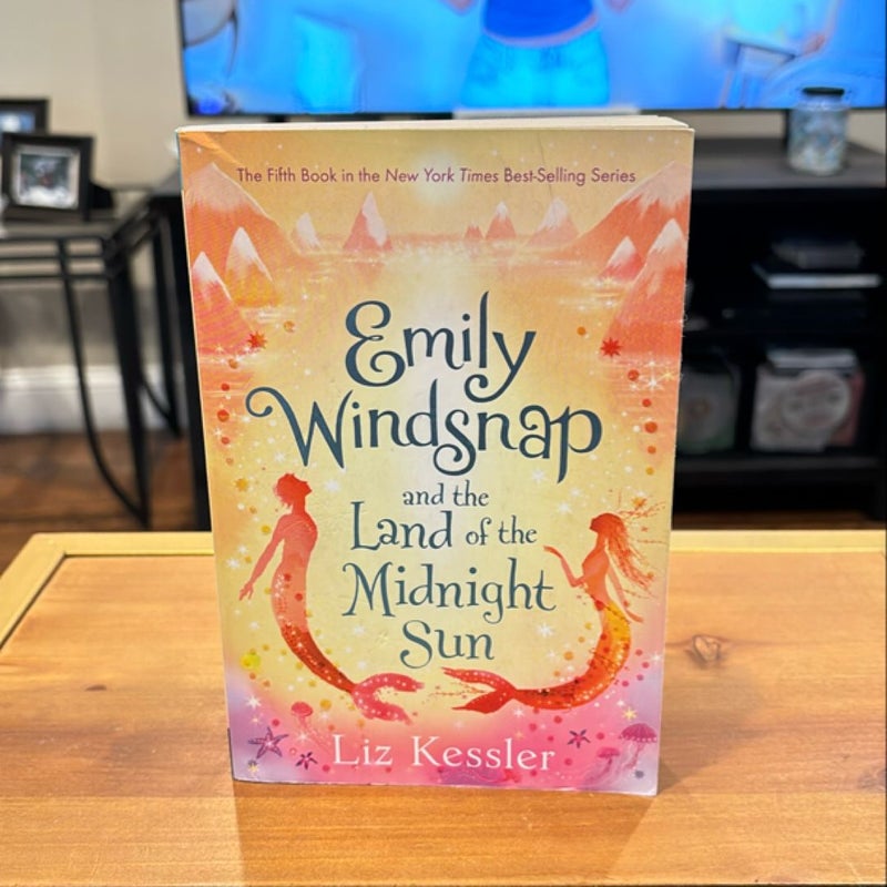 Emily Windsnap and the Land of the Midnight Sun