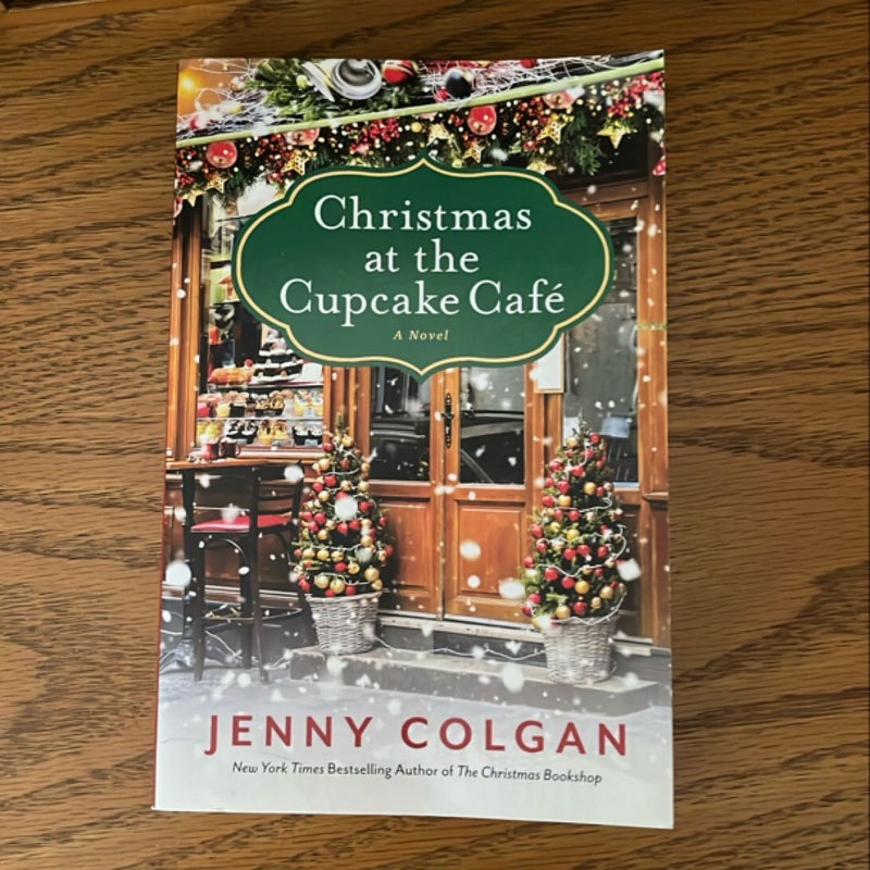 Christmas at the Cupcake Cafe