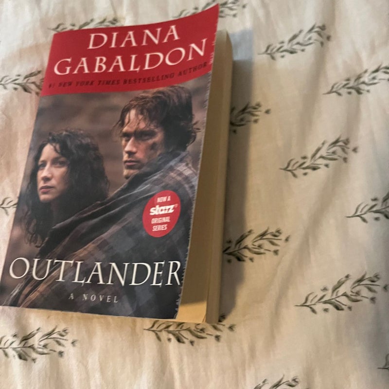 Outlander (Starz Tie-in Edition): A Novel: Gabaldon, Diana