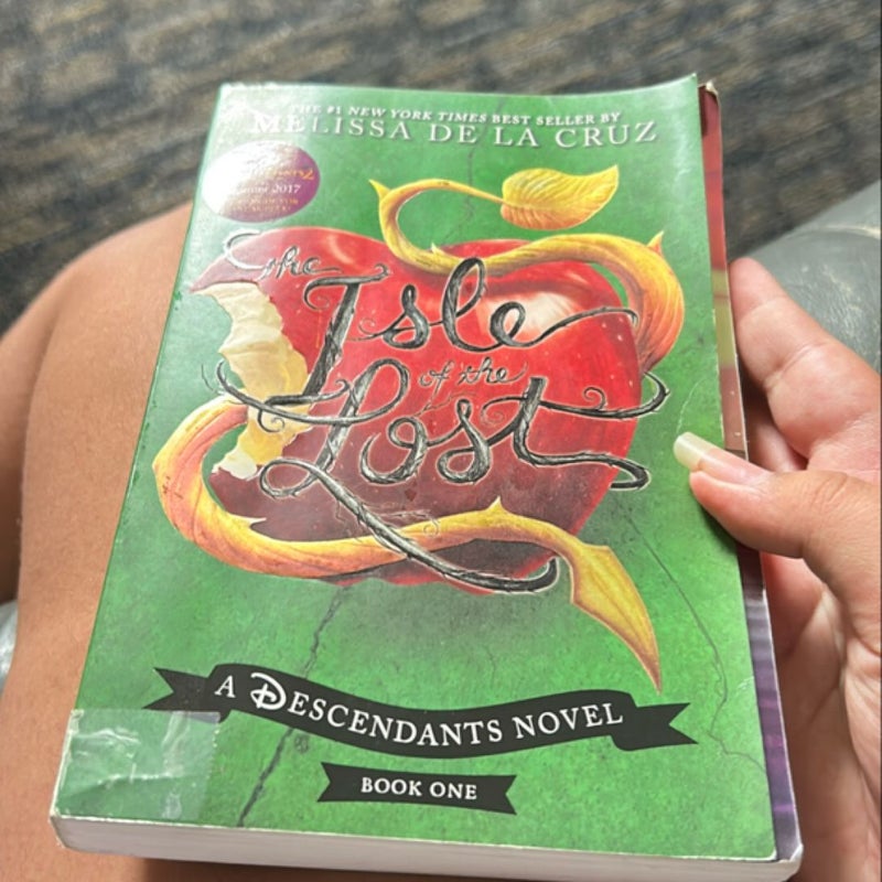 The Isle of the Lost (a Descendants Novel, Book 1)