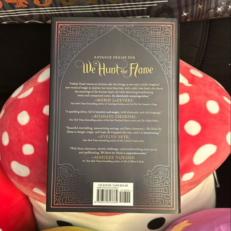 We Hunt the Flame - B&N Collectors Edition