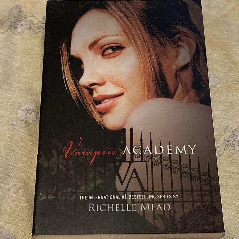 Vampire Academy Book 1