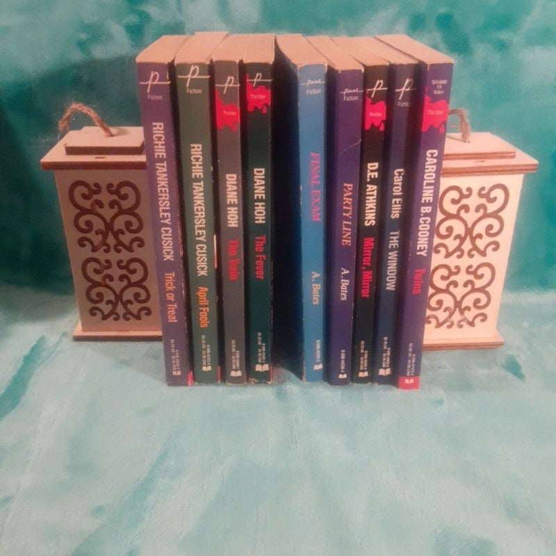 9 Scholastic Point Horror YA Teen Book Lot! Twins by Caroline Cooney,

Mirror, Mirror D.E. Athkins,
The Window Carol Ellis,
A. Bates: Party Line, Final Exam, Richie Tankersley Cusick: Trick or Treat, April Fools,
Diane Hoh: The Train, Fever