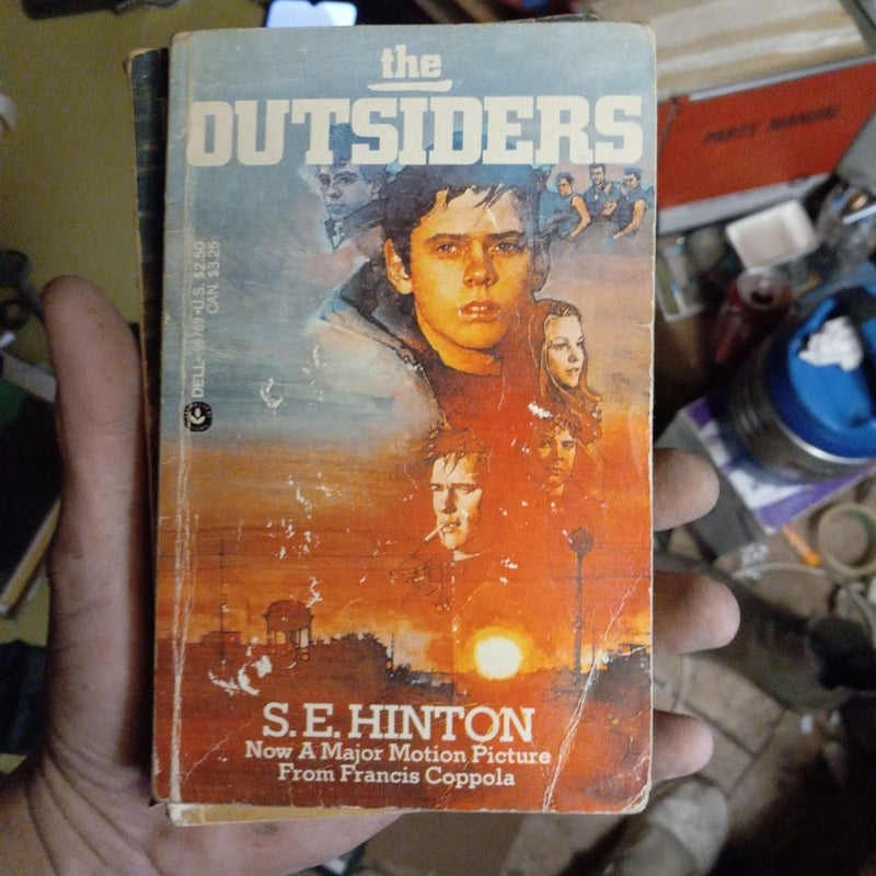 The outsiders by S.E. Hinton, Paperback | Pangobooks