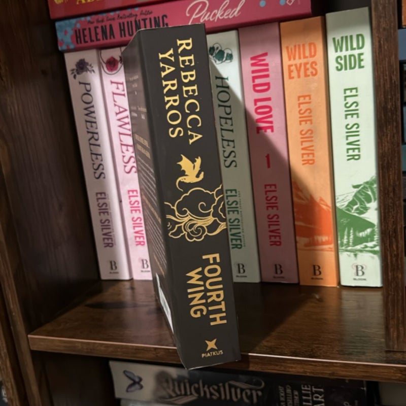 Fourth Wing (UK Paperback) 