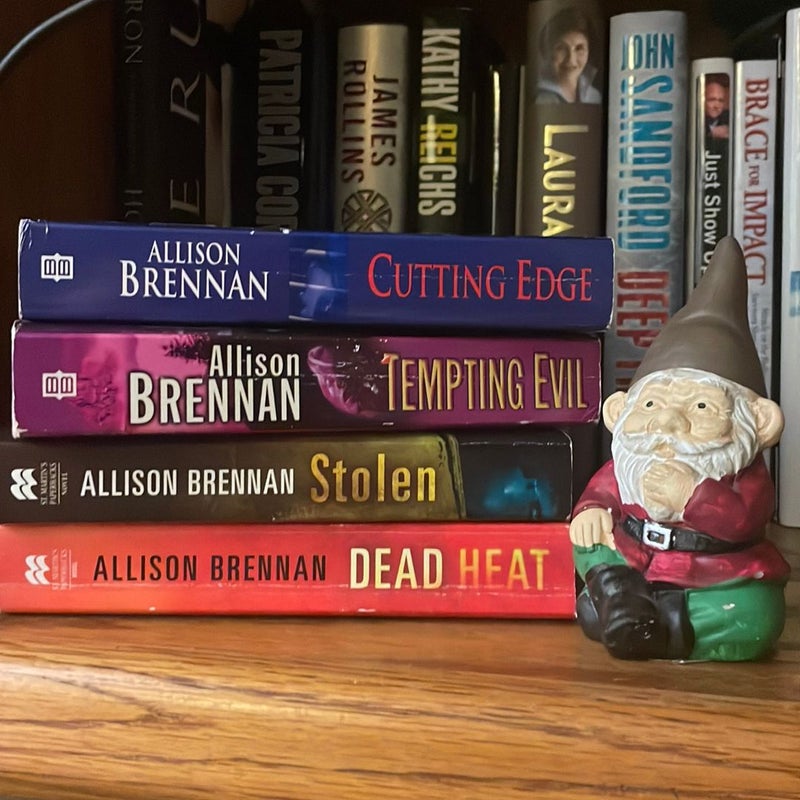 4 book bundle Cutting Edge, stolen, dead heat, tempting evil