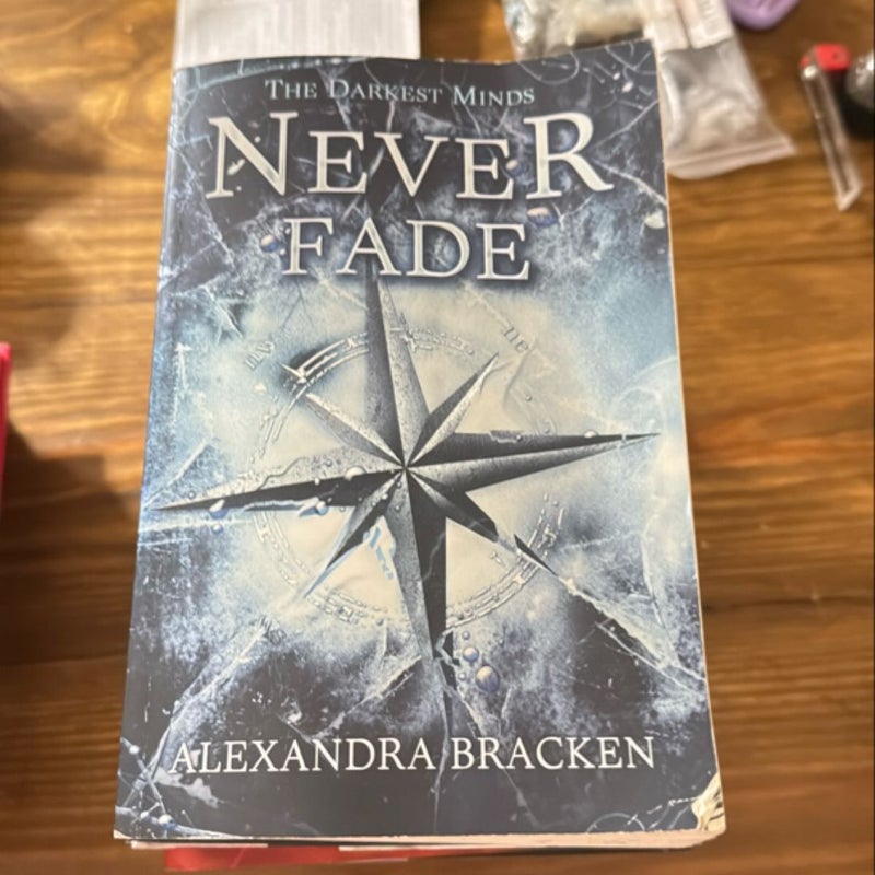 Never Fade (a Darkest Minds Novel)