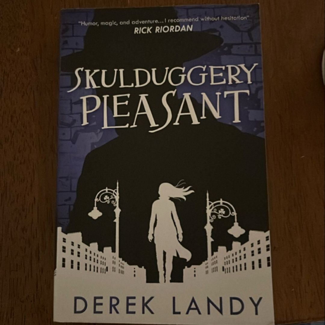 Skulduggery Pleasant (Skulduggery Pleasant, Book 1)