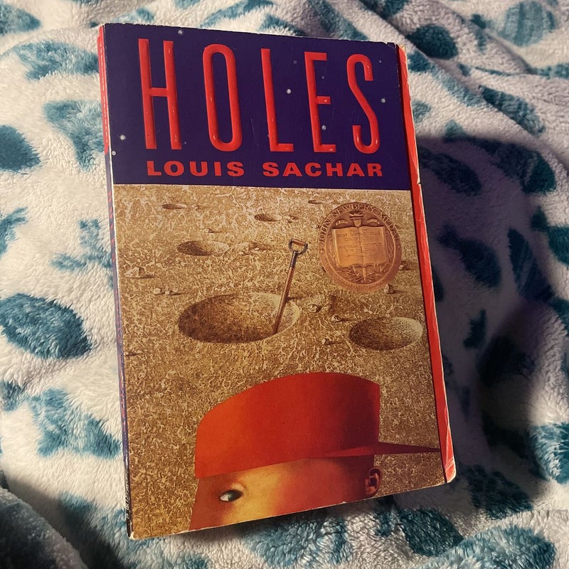 Holes by Louis Sachar Paperback Book 