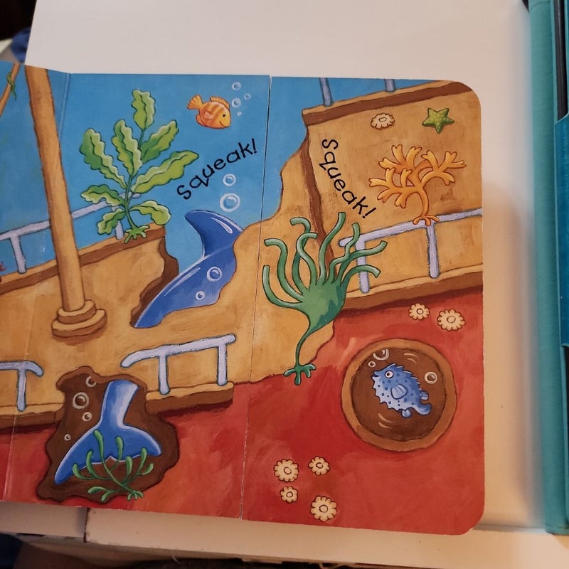 Who's hiding under the sea? 
