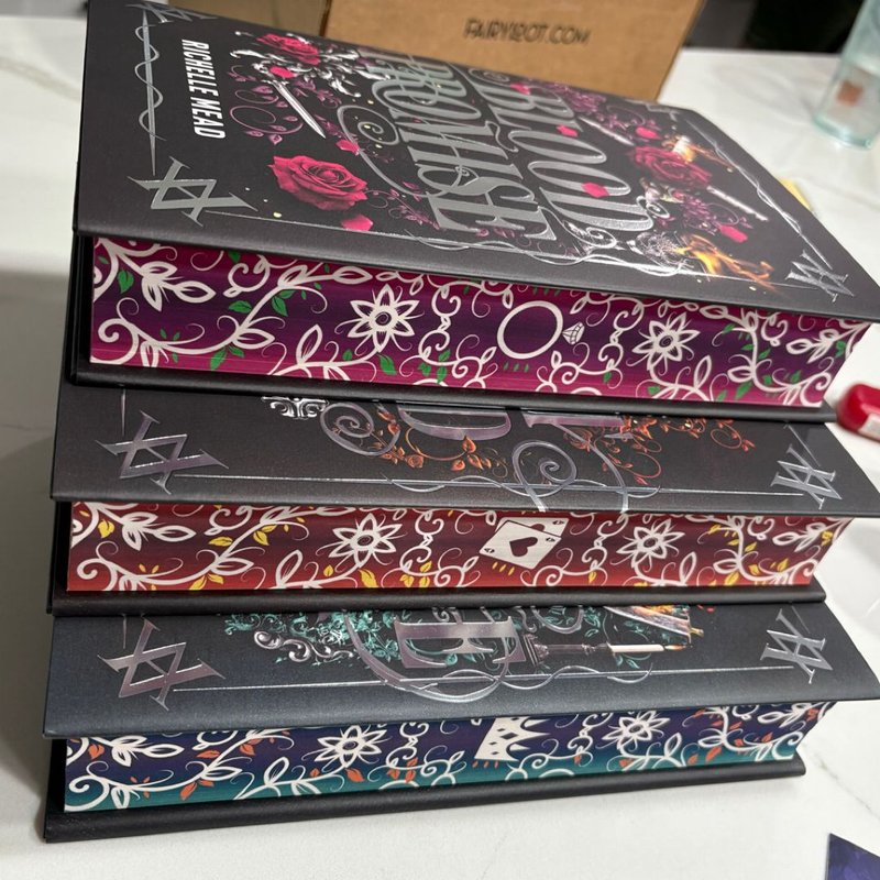 Vampire Academy 46 Fairyloot by Richelle Mead, Hardcover Pangobooks