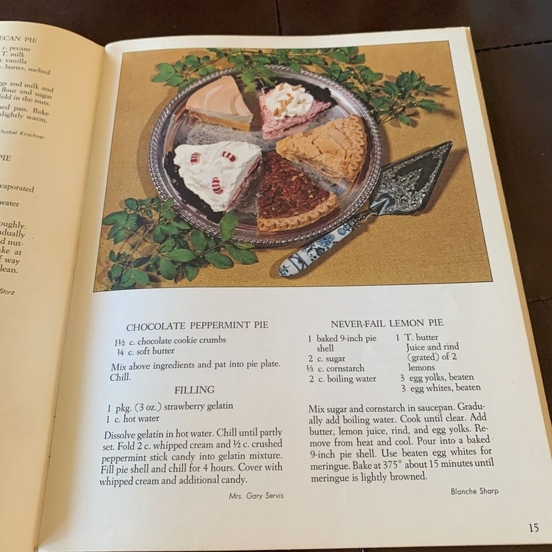 Ideals Family Dessert Cookbook