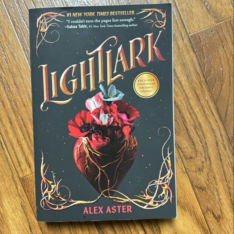 Lightlark (the Lightlark Saga Book 1)