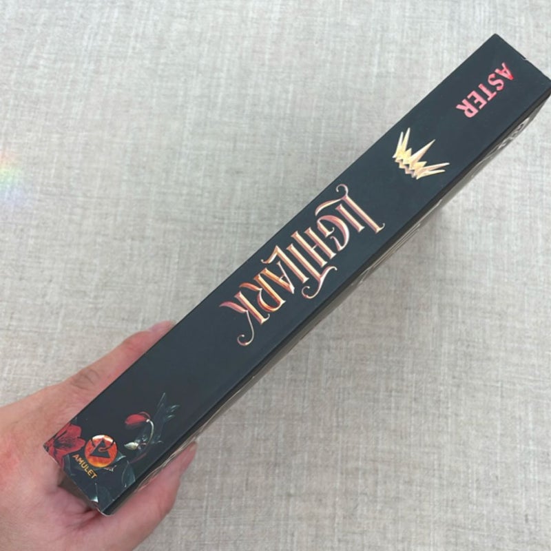 Lightlark (the Lightlark Saga Book 1)