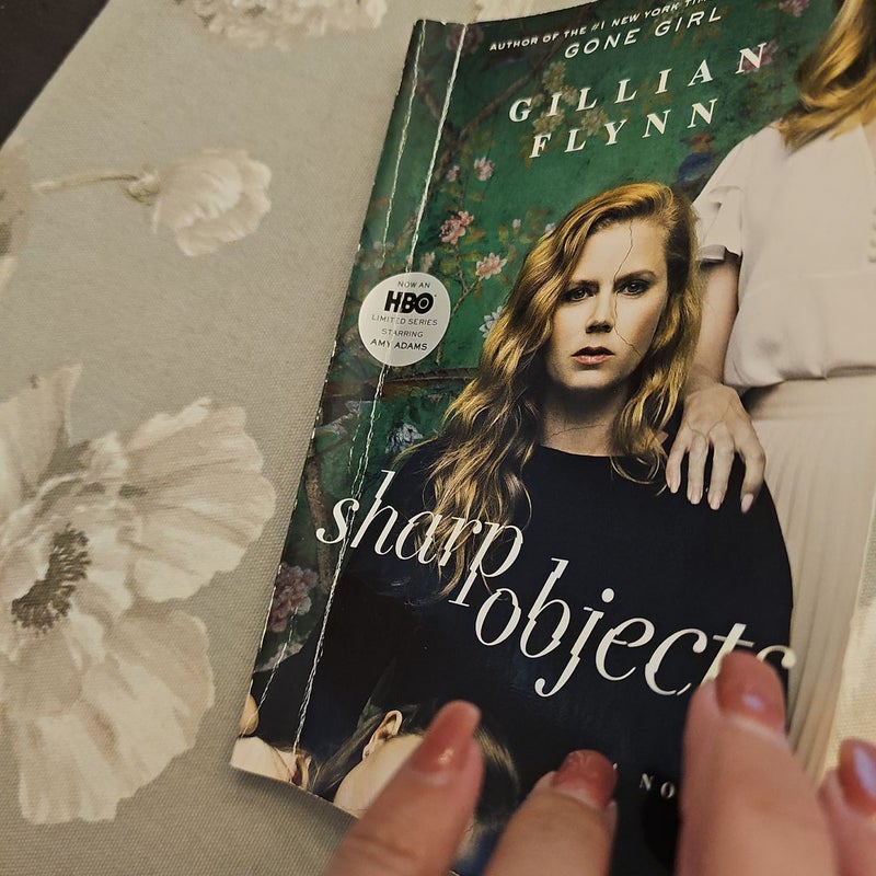 Sharp Objects (Movie Tie-In)