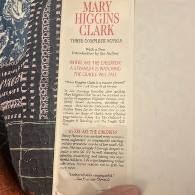 Mary Higgins Clark / 3 novels in 1 book