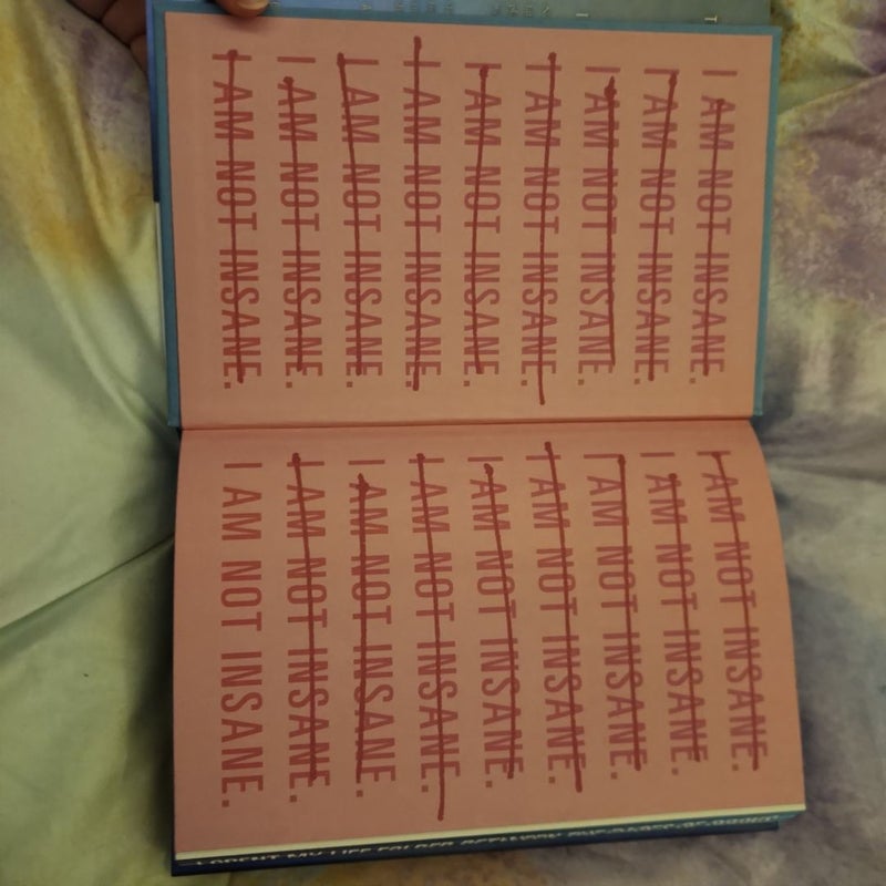 Shatter Me Collector's Deluxe Limited Edition