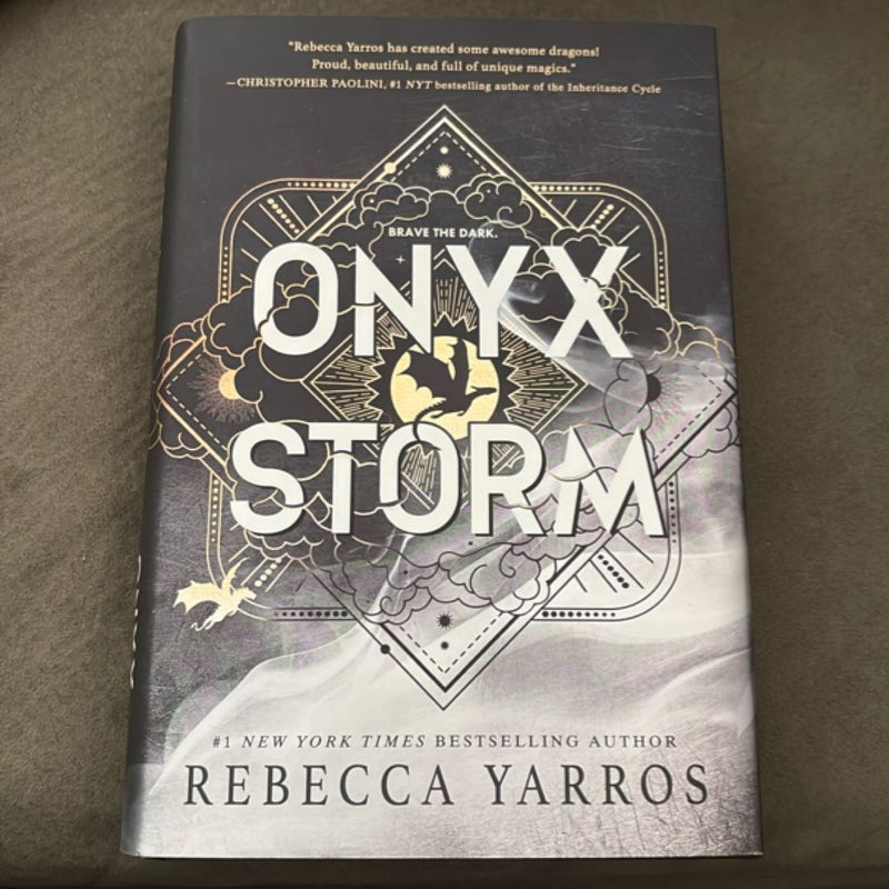 Onyx Storm (Standard Edition)