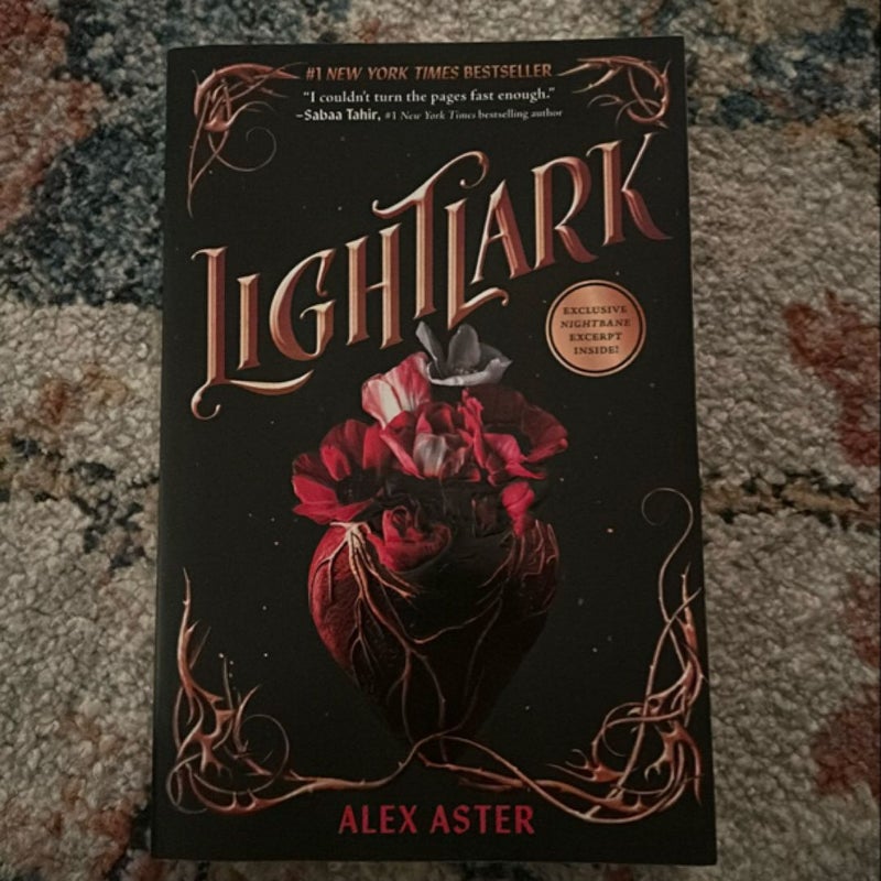 Lightlark (the Lightlark Saga Book 1)