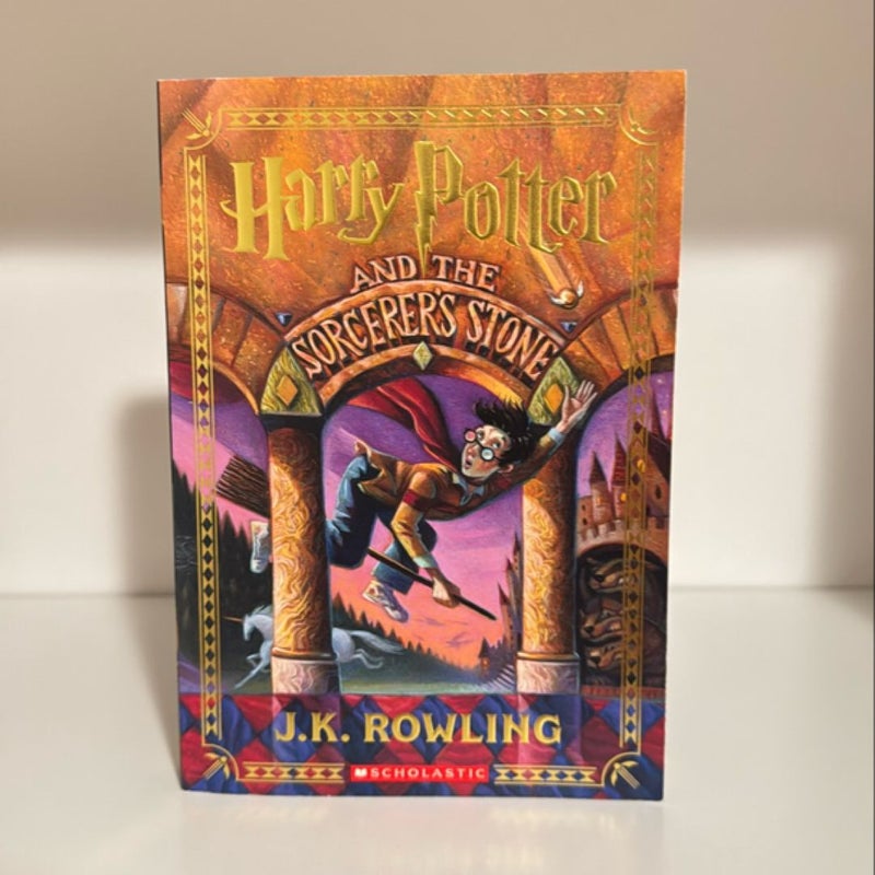 Harry Potter and the Sorcerer's Stone (Harry Potter, Book 1)