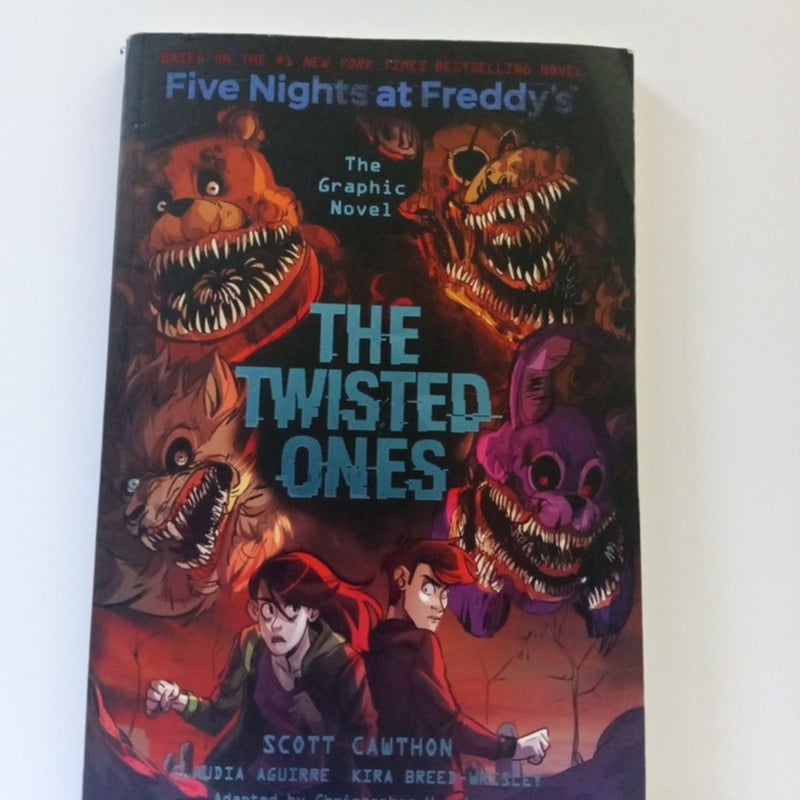 The Twisted Ones (Five Nights at Freddy's Graphic Novel #2)