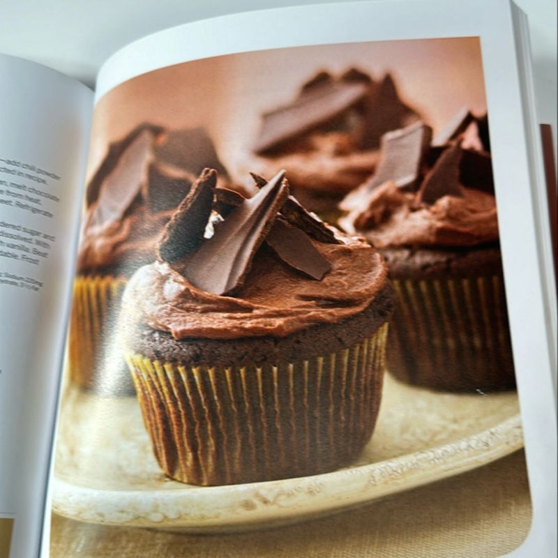 The Betty Crocker the Big Book of Cupcakes