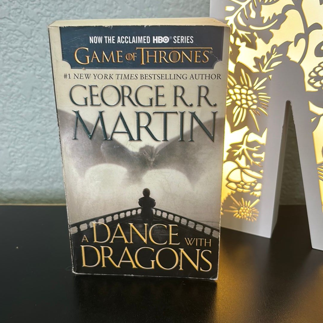 A Dance with Dragons (HBO Tie-In Edition): a Song of Ice and Fire: Book Five