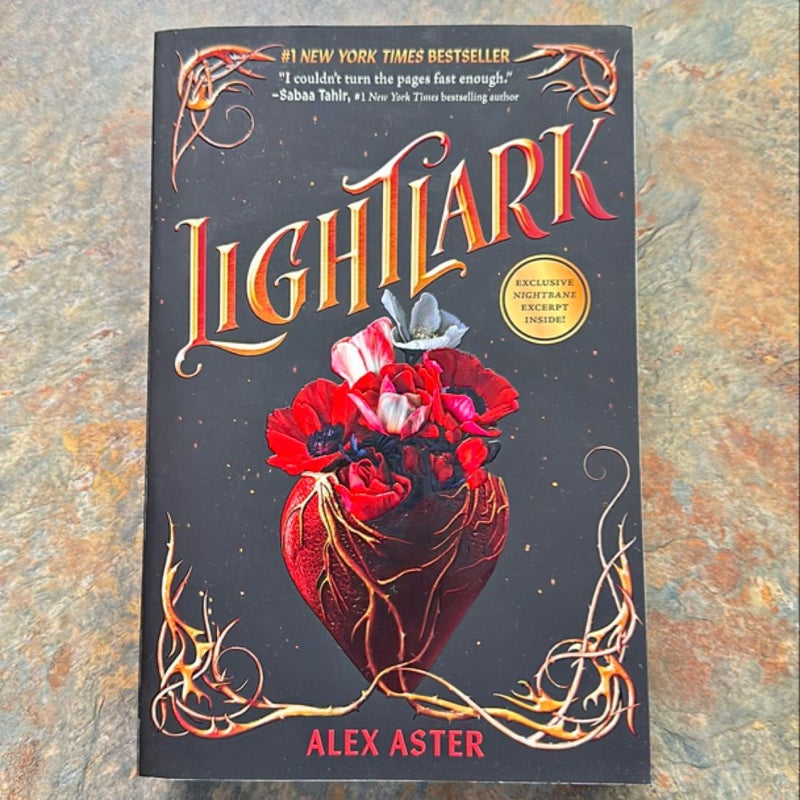 Lightlark (the Lightlark Saga Book 1)