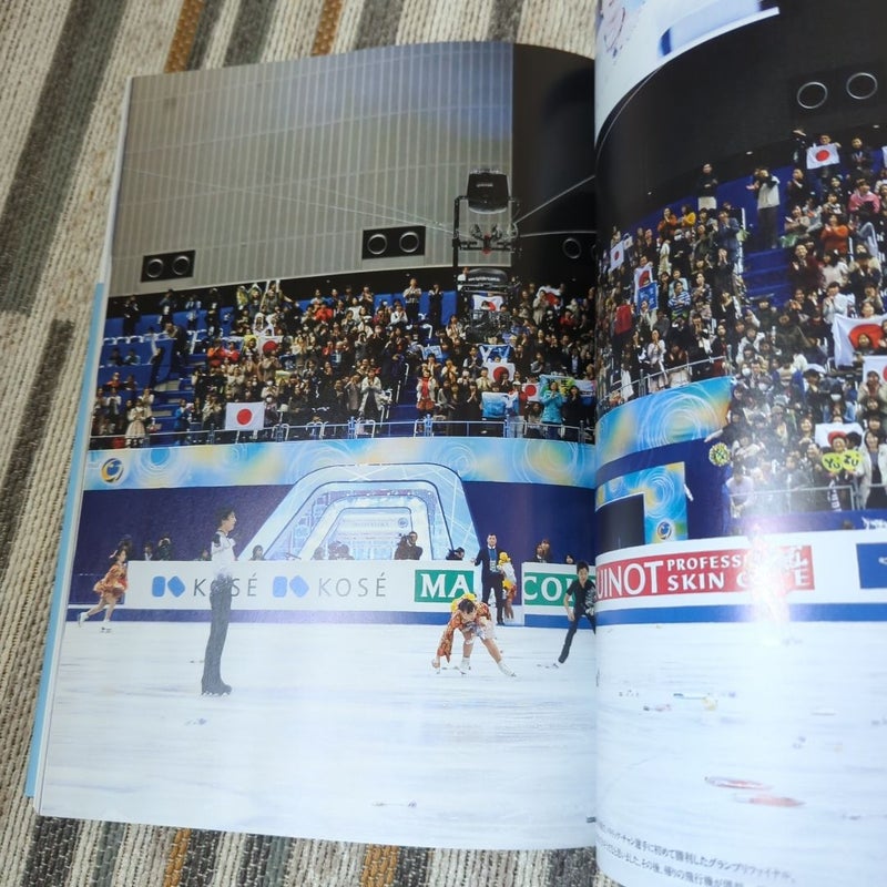 Yuzuru Hanyu First Photo Album with poster 