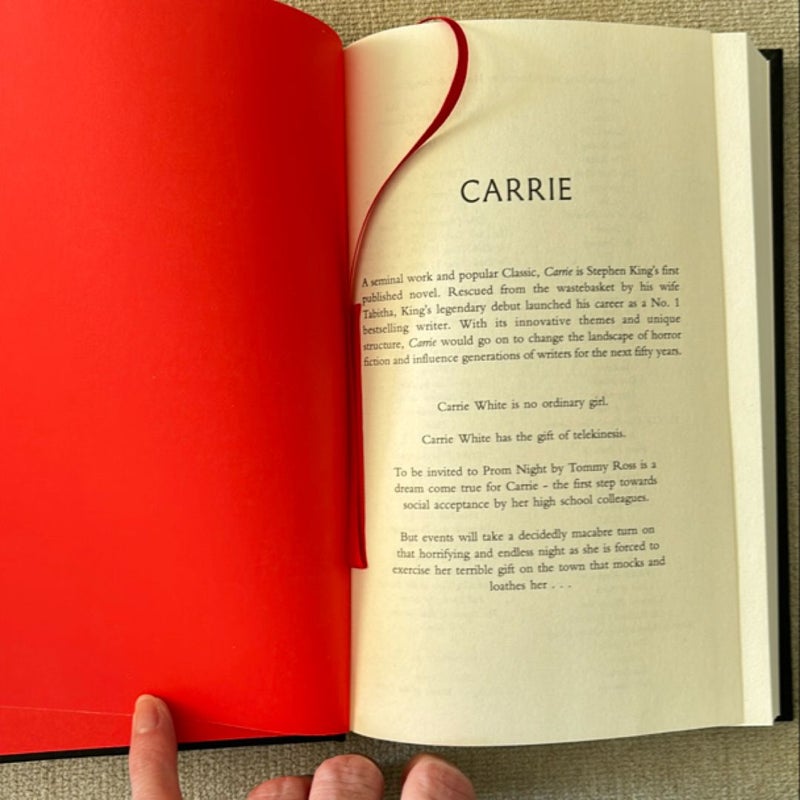 Carrie/ Introduction by Margaret Atwood