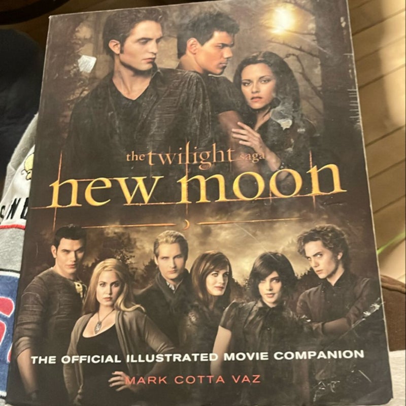 New Moon: the Official Illustrated Movie Companion