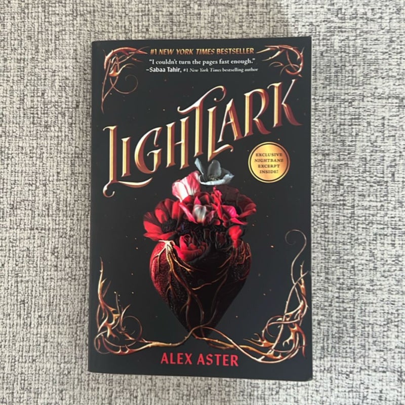Lightlark (the Lightlark Saga Book 1)