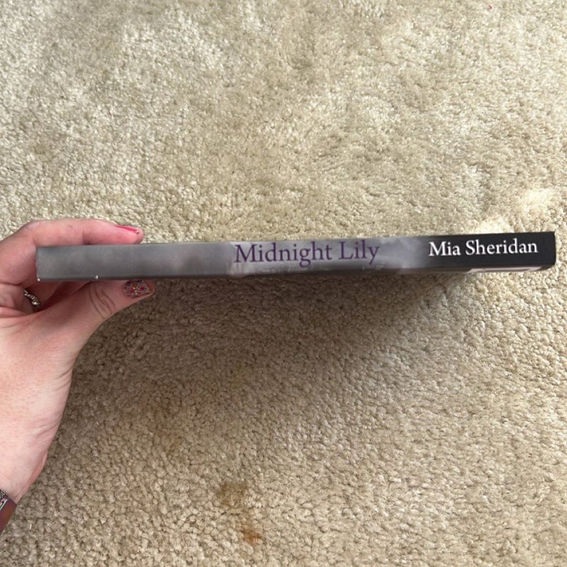 New SIGNED Midnight Lily by Mia Sheridan Paperback