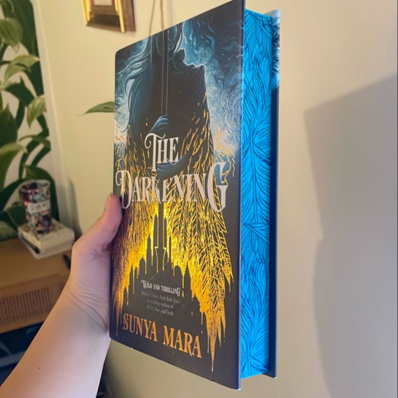 The Darkening (Exclusive Fairyloot Edition)