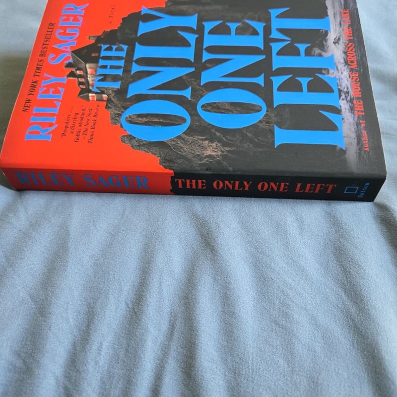 The Only One Left by Riley Sager, Paperback | Pangobooks