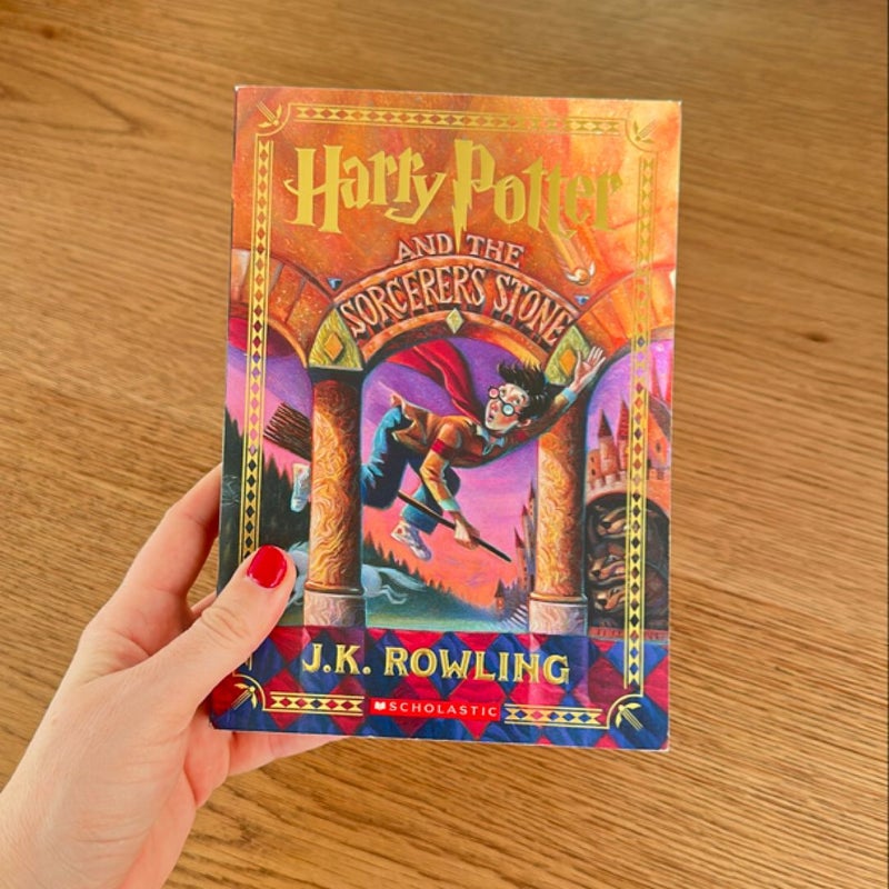 Harry Potter and the Sorcerer's Stone (Harry Potter, Book 1)