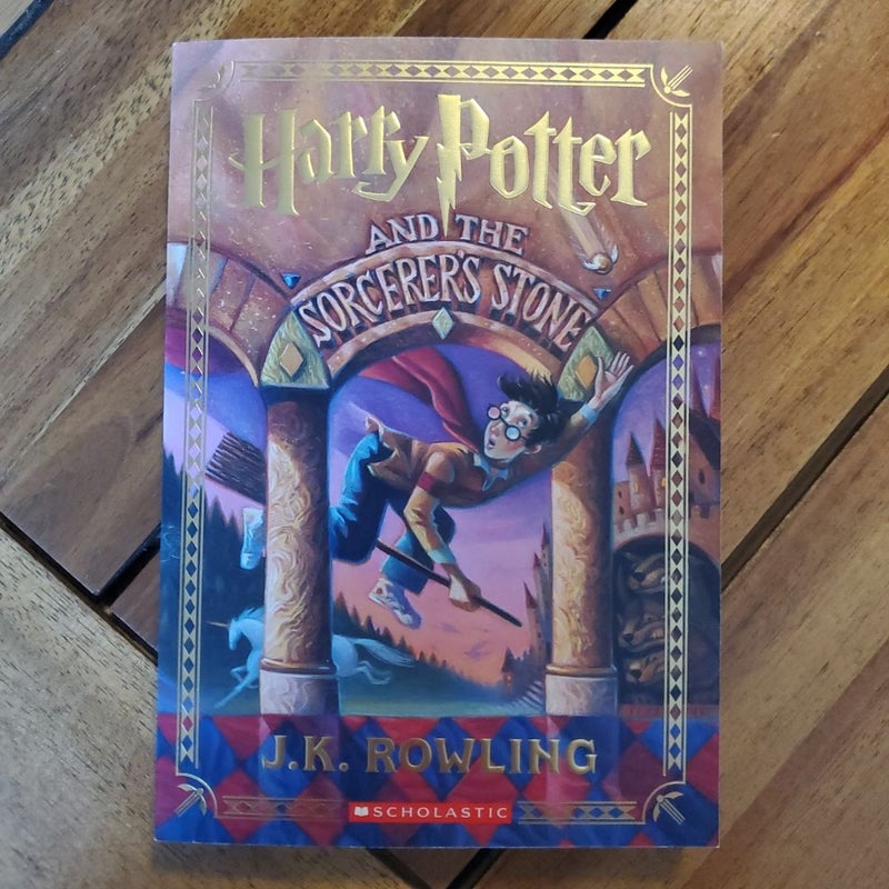 Harry Potter and the Sorcerer's Stone (Harry Potter, Book 1)