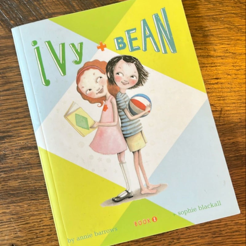 Ivy and Bean - Book 1 (Ivy and Bean Books, Books for Elementary School)